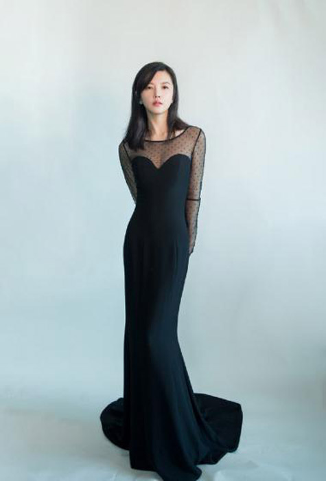 杨子姗黑色礼服性感迷人写真照片
