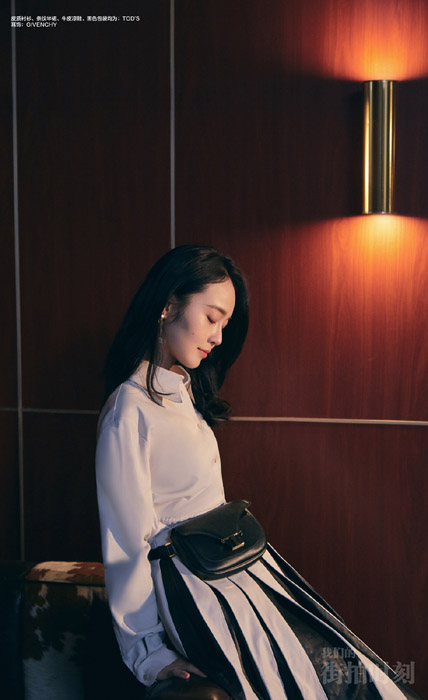 张佳宁黑白条纹长裙个性潮流时尚写真照