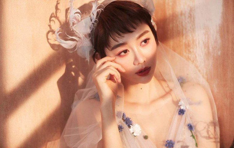 姜妍婚纱造型优雅唯美写真照