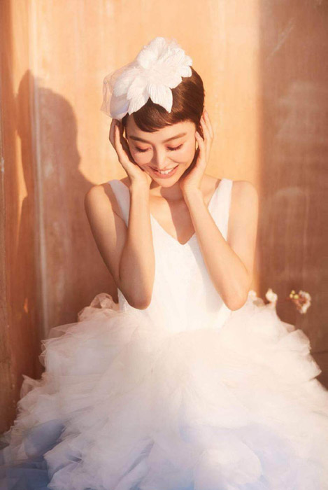姜妍婚纱造型优雅唯美写真照