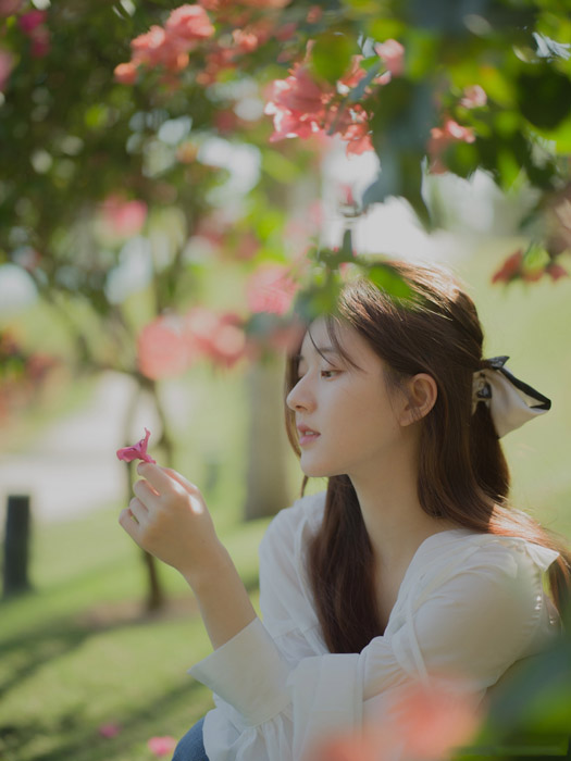 赵露思朝阳繁花清唯美户外写真照