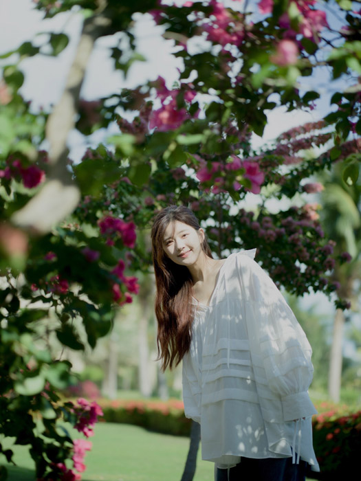 赵露思朝阳繁花清唯美户外写真照