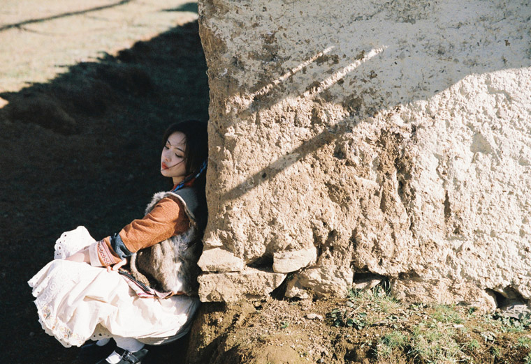 杨超越草原民族风写真照