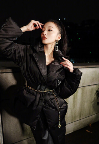 张韶涵黑色套装个性时尚写真照片