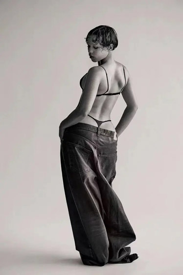 泰勒·拉塞尔时尚黑白写真照片
