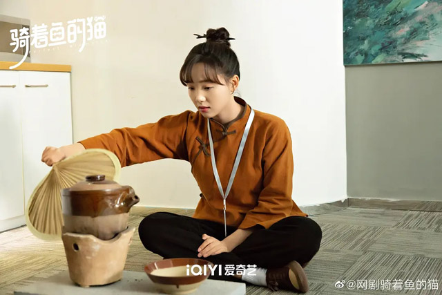 骑着鱼的猫吕小雨饰演的什么角色？