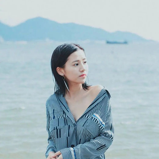 杨偲泳优雅恬静写真照片