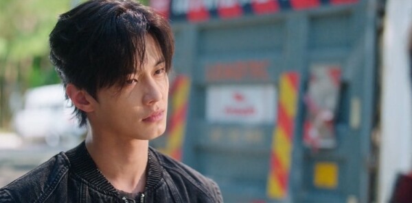 双轨第13集剧照